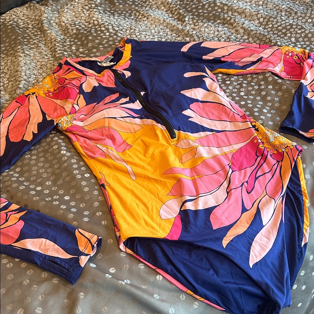 TRINA Turk Breeze Long Sleeve Paddle rash, guard Suit size large